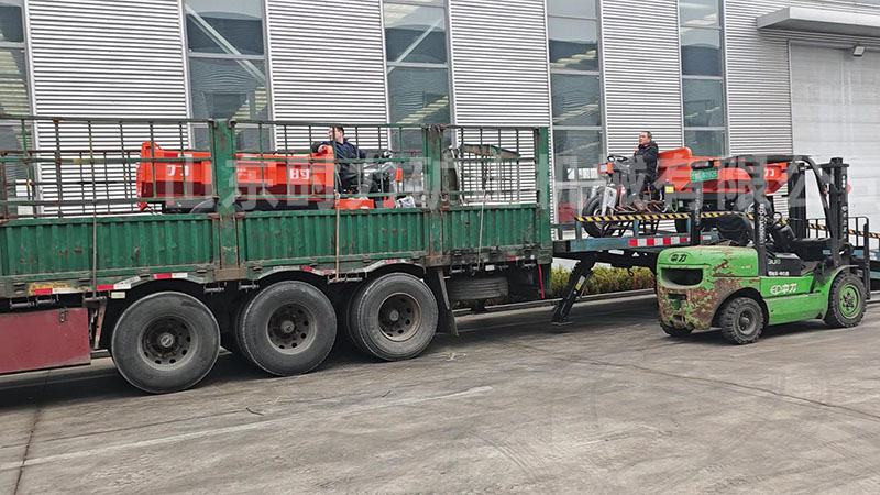 4臺(tái)電動(dòng)三輪自卸車發(fā)往山西